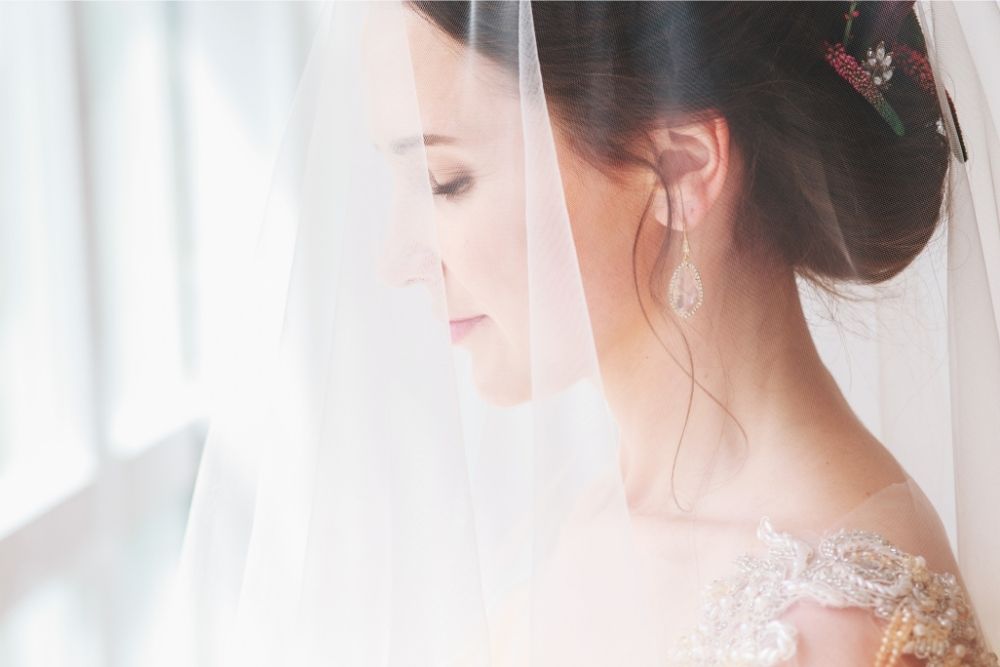 Why Do Brides Wear A Veil (Why It’s Tradition & Meaning)? Floridian